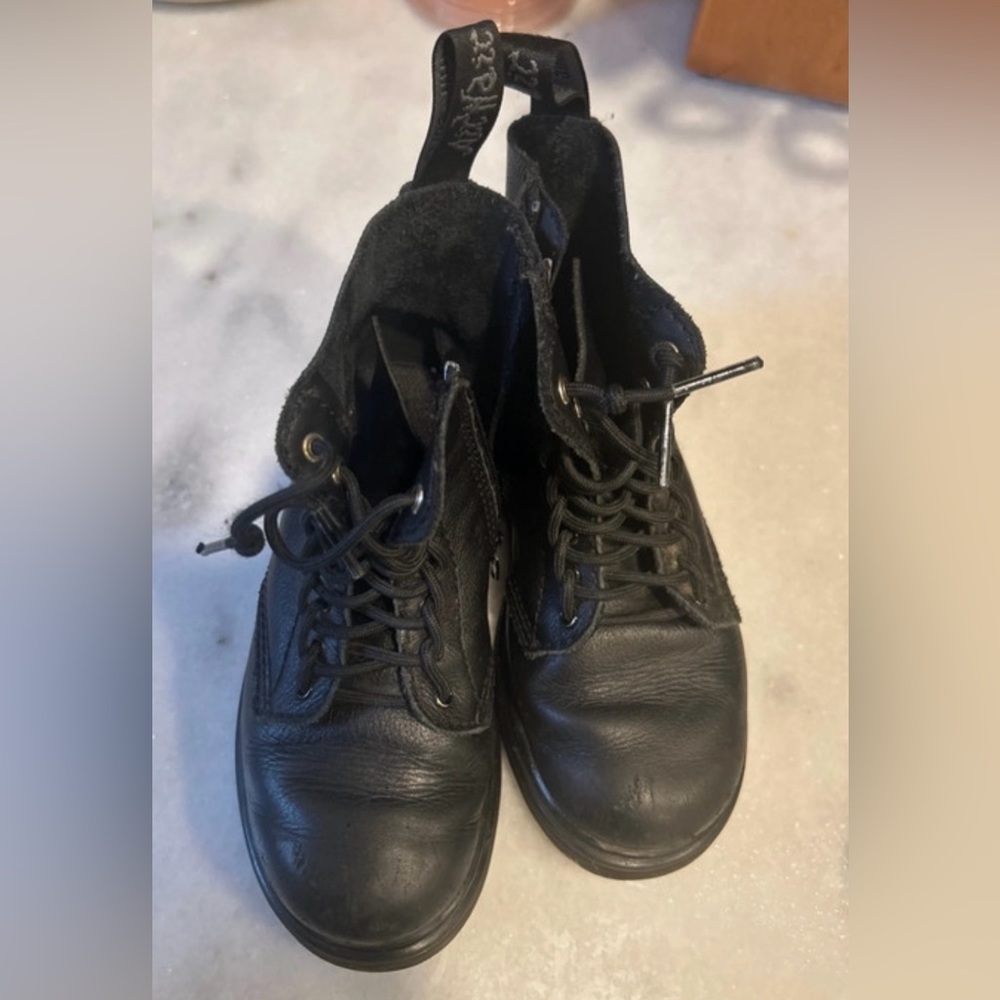 Dr martens combat boots. All black